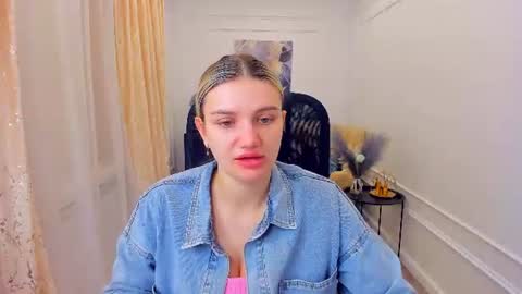 selenaemoore online show from June 21, 2026, 3:53 am
