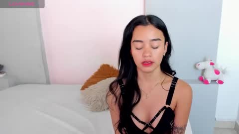 selenafox7 online show from January 4, 2025, 1:42 am