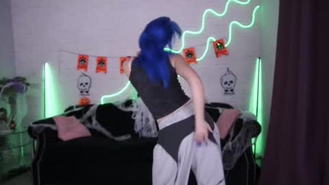 selenairis online show from October 28, 2025, 9:17 pm