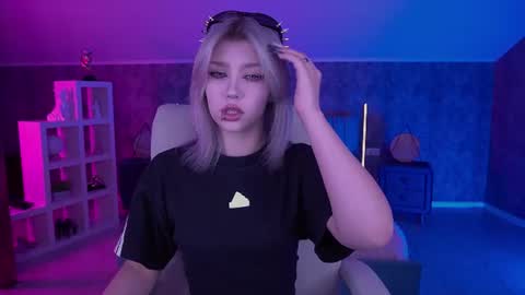 selenairis online show from June 24, 2026, 7:07 am