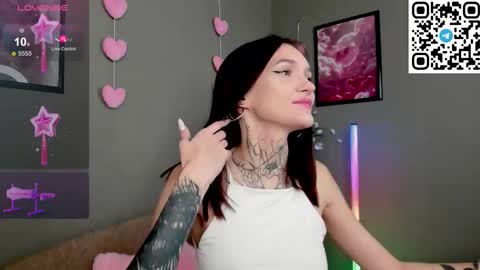 Selena online show from October 18, 2025, 2:03 am