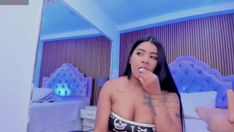 selenastonne online show from December 5, 2025, 8:49 pm