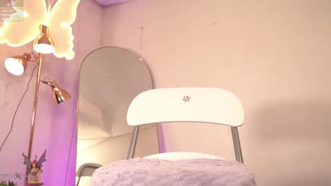 Snapshot of selene_starkk chatting on February 22, 2025, 4:18 am Sel Your Little butterfly online show from February 22, 2025, 4:18 am