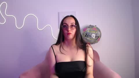 selene_swee online show from June 18, 2026, 8:35 pm