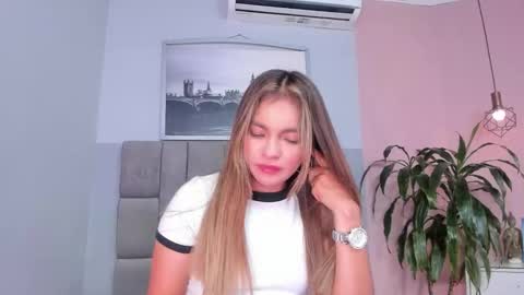 Selene online show from February 20, 2026, 4:09 am