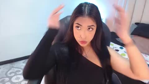 Snapshot of selene_voss chatting on December 17, 2025, 7:42 pm Selene online show from December 17, 2025, 7:42 pm