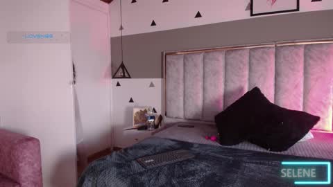 Selene online show from September 25, 2025, 11:25 am