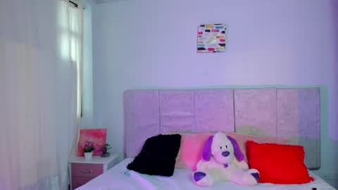 selenehijadelaluna online show from September 9, 2025, 12:59 pm