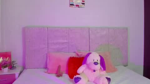 selenehijadelaluna online show from September 11, 2025, 12:16 pm