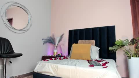 Selene Lujan online show from November 12, 2025, 11:54 am