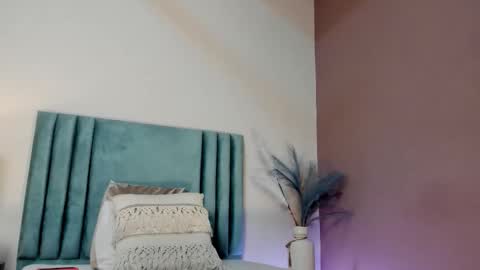 Selene Lujan online show from December 17, 2025, 11:49 am