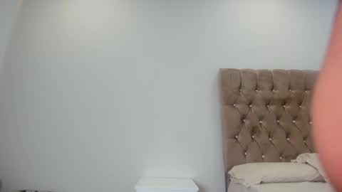 Selene online show from October 2, 2025, 1:18 pm