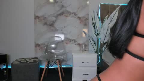 Selene online show from November 17, 2025, 9:09 pm