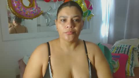 Snapshot of selenna1 chatting on October 7, 2025, 12:24 pm Selenna1 online show from October 7, 2025, 12:24 pm