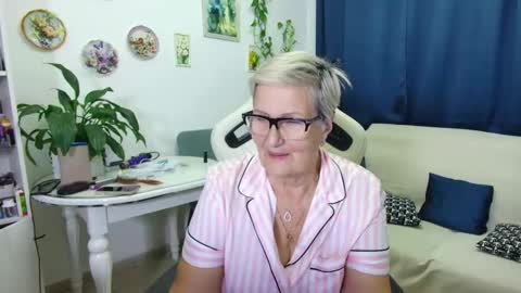 Selenna online show from December 19, 2025, 7:21 pm