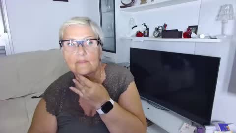 Selenna online show from June 7, 2026, 4:44 pm