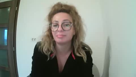 Selenna online show from October 1, 2025, 1:50 pm