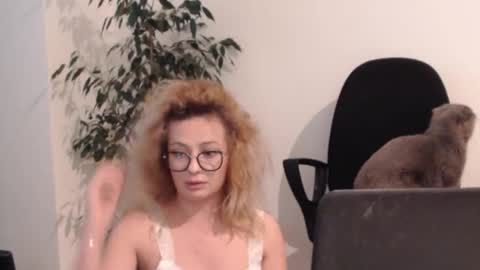 Selenna online show from November 21, 2025, 2:16 pm