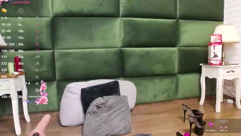 Selen online show from November 9, 2025, 8:07 pm