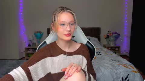 Snapshot of selfharm777 chatting on September 21, 2025, 8:21 pm Simon and Alice online show from September 21, 2025, 8:21 pm