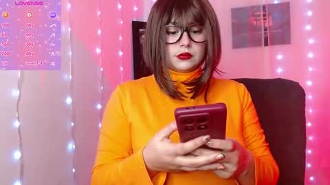 Selen online show from May 7, 2026, 3:23 am