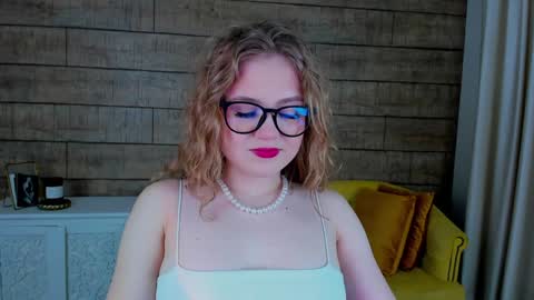 SelinSwarovski online show from January 19, 2025, 4:36 pm