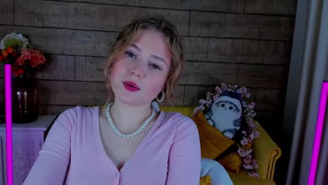 SelinSwarovski online show from January 27, 2025, 4:43 pm