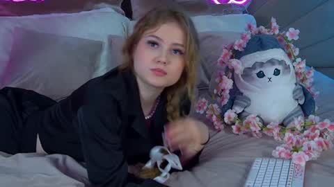 SelinSwarovski online show from January 28, 2025, 7:42 pm