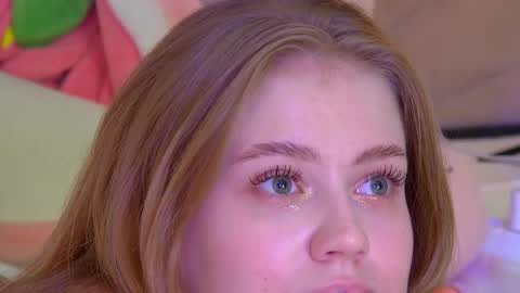 SelinSwarovski online show from September 28, 2025, 4:40 am