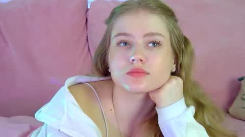 SelinSwarovski online show from October 11, 2025, 6:06 pm