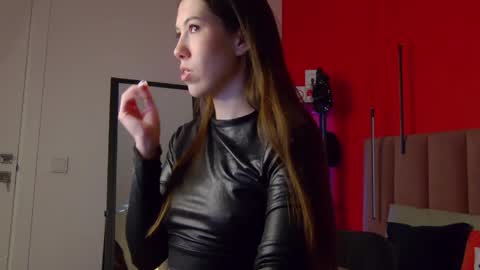 Nicole online show from April 27, 2026, 1:47 am