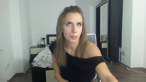 sellena_angels online show from February 4, 2025, 5:01 pm