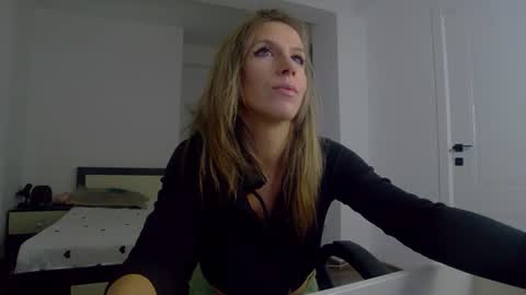 sellena_angels online show from January 18, 2026, 3:27 pm