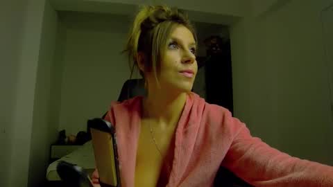 sellena_angels online show from March 19, 2026, 7:18 pm