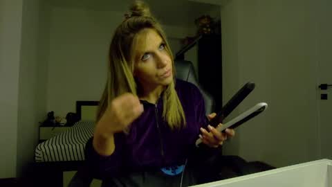 Snapshot of sellena_angels chatting on April 3, 2026, 6:39 pm sellena_angels online show from April 3, 2026, 6:39 pm