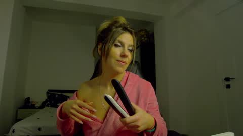 Snapshot of sellena_angels chatting on April 4, 2026, 4:04 pm sellena_angels online show from April 4, 2026, 4:04 pm