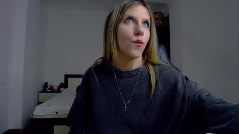 Snapshot of sellena_angels chatting on April 15, 2026, 5:31 pm sellena_angels online show from April 15, 2026, 5:31 pm