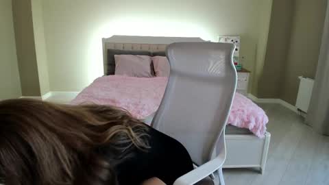 Ami online show from October 9, 2025, 8:45 am