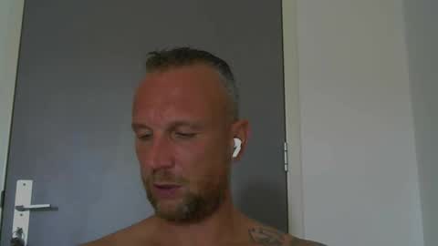 Snapshot of sence08 chatting on September 19, 2025, 11:44 am sence08 online show from September 19, 2025, 11:44 am