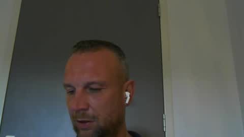 Snapshot of sence08 chatting on November 3, 2025, 10:16 am sence08 online show from November 3, 2025, 10:16 am