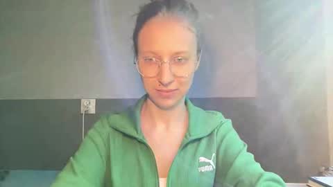 senseinner online show from September 15, 2025, 1:22 pm