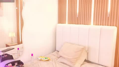 Sensual Kim77 online show from May 30, 2026, 1:41 pm
