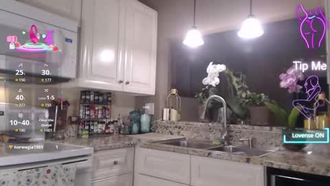 Snapshot of sensual_paradise_ chatting on March 15, 2026, 8:26 pm V online show from March 15, 2026, 8:26 pm