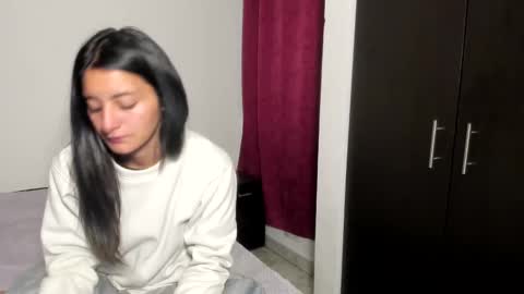 Snapshot of sensual_skinny chatting on September 30, 2025, 3:11 am sensual_skinny online show from September 30, 2025, 3:11 am