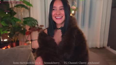 Maria- OF sensual bee online show from November 20, 2025, 12:55 am