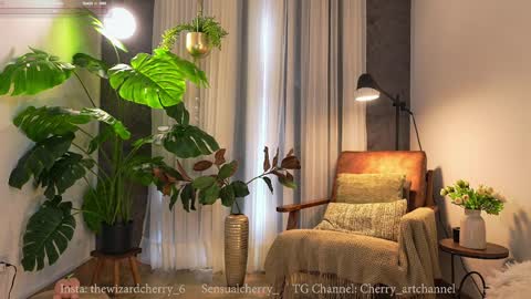 Snapshot of sensualcherry_ chatting on March 27, 2026, 9:36 pm Maria- OF sensual bee online show from March 27, 2026, 9:36 pm
