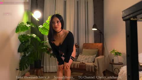 Snapshot of sensualcherry_ chatting on April 1, 2026, 12:33 am Maria- OF sensual bee online show from April 1, 2026, 12:33 am