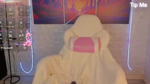 Snapshot of seraphinaa_darkwater chatting on July 7, 2026, 6:47 am Lisa and Mona online show from July 7, 2026, 6:47 am
