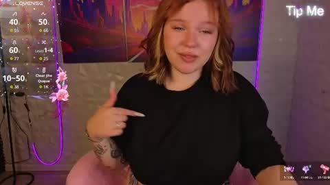 Snapshot of seraphinaa_darkwater chatting on July 19, 2026, 1:09 am Lisa and Mona online show from July 19, 2026, 1:09 am