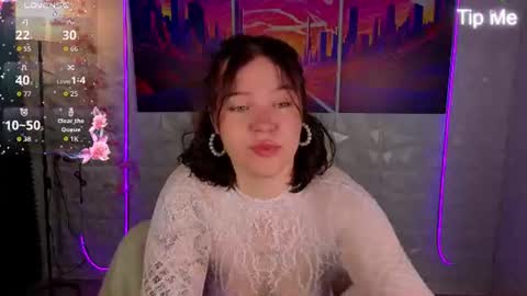 Snapshot of seraphinaa_darkwater chatting on July 26, 2026, 1:14 am Lisa and Mona online show from July 26, 2026, 1:14 am